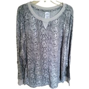 Secret Treasures Gray Patterned Pajama Top